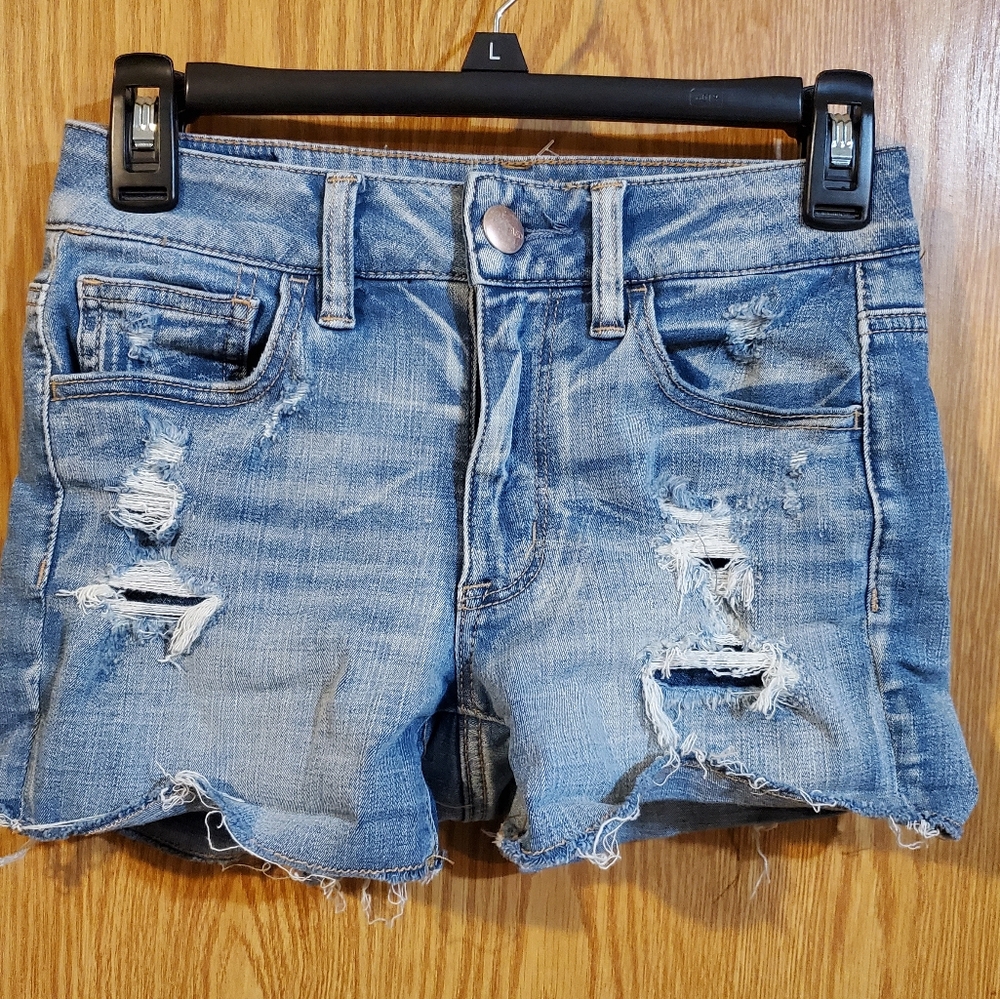 American Eagle 360 super stretch hi-rise shortie light wash distressed size 2